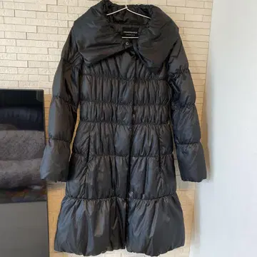 스트로베리 필즈 블랙 다운 자켓