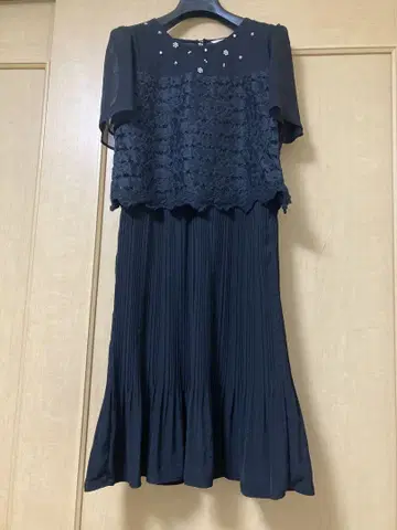 로즈 티아라 블랙 드레스