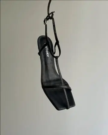 JISTORY 앵클 스트랩 샌들 블랙