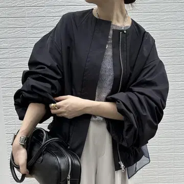 [ 새상품급 ] DOUDOU 절개 셔링 블루종 노카라