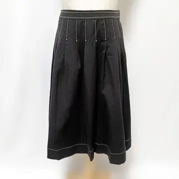 TO BE CHIC 스티치 디자인 플레어 스커트 블랙 40 L 사이즈