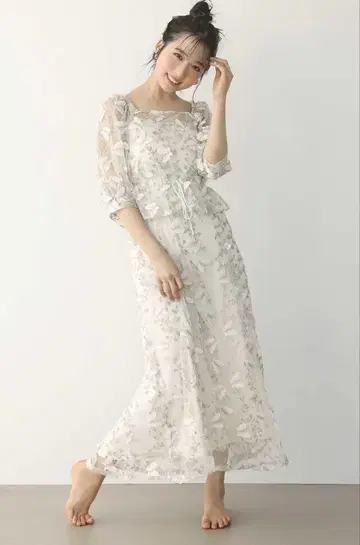 [ 완판템 ] NICE CLAUP 시어 버터플라이 원피스