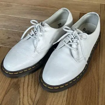새상품급 닥터마틴 uk4 화이트 가죽 옥스퍼드 23cm