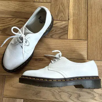 새상품급 Dr.Martens UK4 화이트 가죽 3홀 23cm