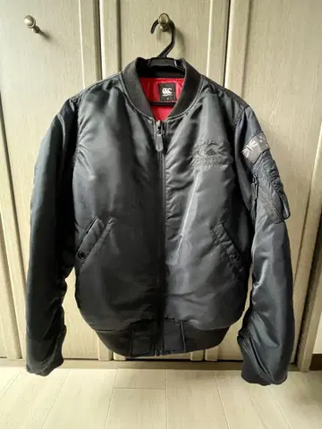CANTERBURY OF NEW ZEALAND 블랙 플라이트 자켓