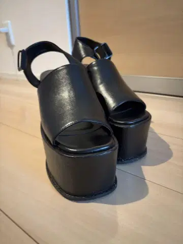 커버 벌키 샌들