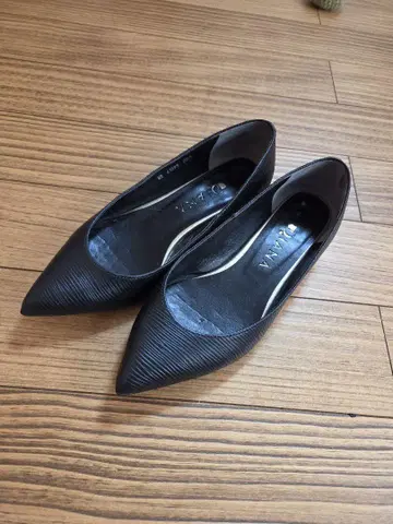 DIANA 블랙 펌프스 22.5cm 블랙 골드