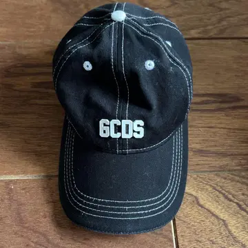 GCDS 블랙 캡 화이트 스티치
