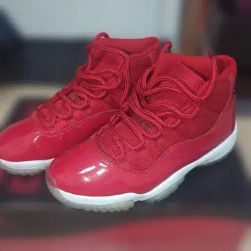 조던 11 빨흰 26.5cm