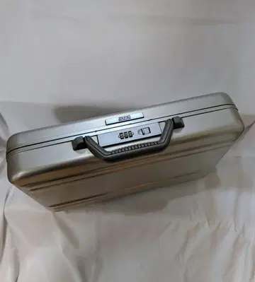 제로 할리버튼 다이얼락식 아타셰 케이스