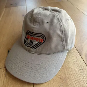 나이키 은색 택 베이지 야구 모자 오사카