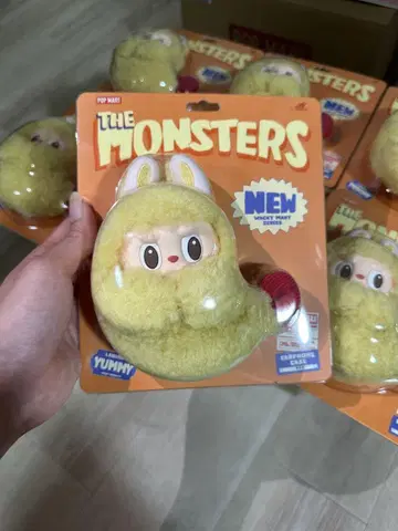 POPMART THE MONSTERS WackyMart 에비후라이 라브브
