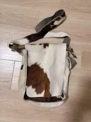 IL BISONTE 소가죽 숄더백 송치