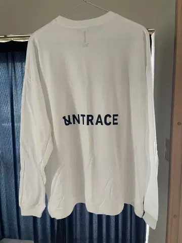 왼손잡이 엘렌 UNTRACE 화이트 롱 슬리브 티셔츠 L