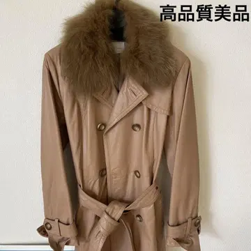 베이지 가죽 코트 퍼 카라 부착