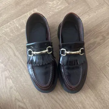 프린지 장식 다크 브라운 로퍼