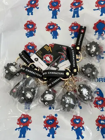오사카 만박 한정판 블랙 미야쿠미야쿠 블랙 코스튬 키링 세트 산리오