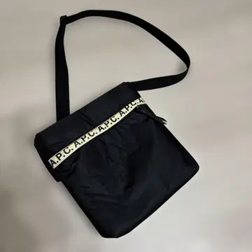 A.P.C. 블랙 숄더백