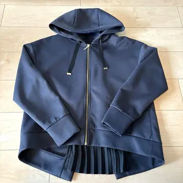 예카베카 백플리츠 ZIP 후디