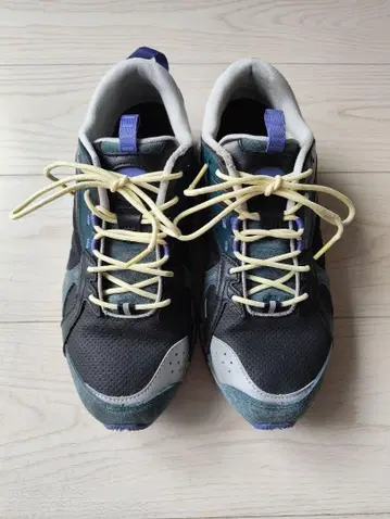 Graphpaper x mizuno wave prophecy B2