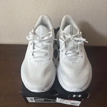 Under Armour HOVR 스니커즈 23.5cm 화이트