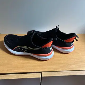 새상품, 새상품급 PUMA 슬립온 블랙/오렌지