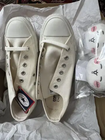 컨버스 치이카와 콜라보 스니커즈