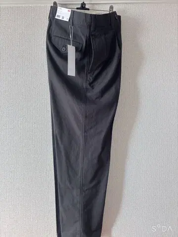 UNIQLO U 와이드 핏 턱 치노