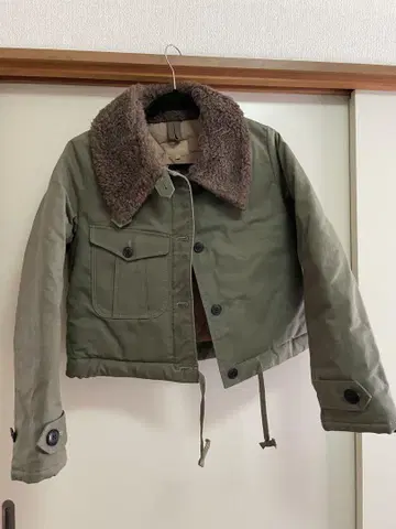 나이젤카본 올리브색 퍼 옷깃 숏 자켓