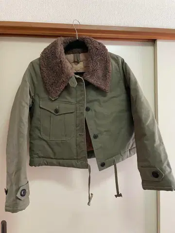 나이젤카본 올리브색 퍼 옷깃 숏 자켓