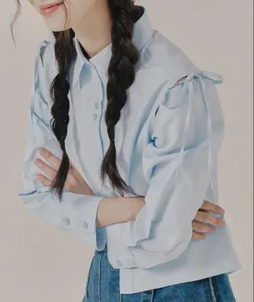 로맨틱 크라운 오픈 숄더 셔츠 블루 S