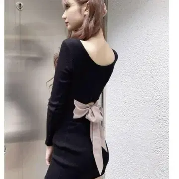 GYDA 블랙 오픈 백 미니 원피스