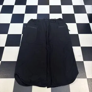 그립스와니 퀼팅 블랙 스커트