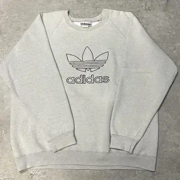 아이묭 착용 adidas 맨투맨