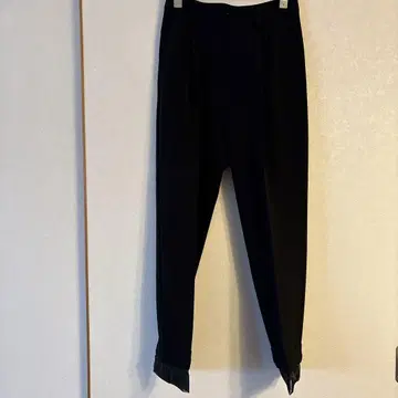 SATOKA 블랙 테이퍼드 팬츠