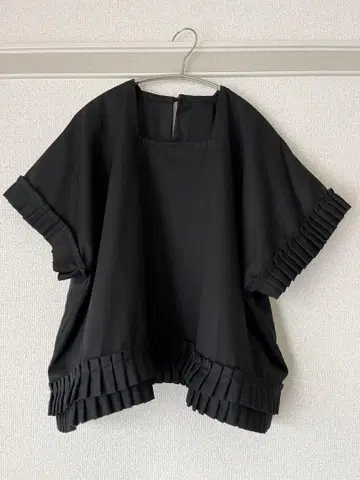 gallerymaruni 플리츠 블랙 반팔 상의 accessorymau
