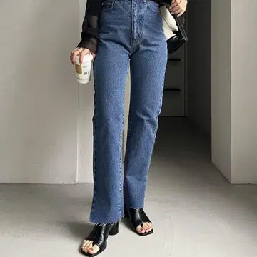 [ 새상품급 ] 밑단 슬릿 슬림 스트레이트 데님 블랙 블루 36 완판템
