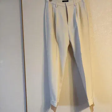 SATOKA 아이보리 테이퍼드 슬랙스