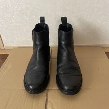 Clarks 블랙 가죽 사이드 고어 부츠