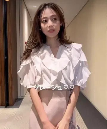 아푸와이저 리셰 시어 프릴 5부 소매 블라우스 그레이지 M 사이즈 미착용