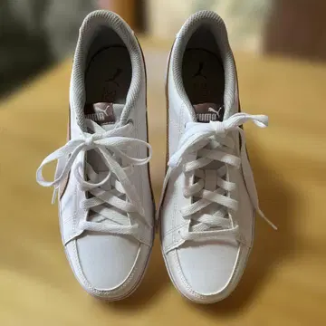 PUMA 화이트 스니커즈