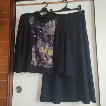 MISSEL 블랙 아트 프린트 셋업 LL 티셔츠 스커트