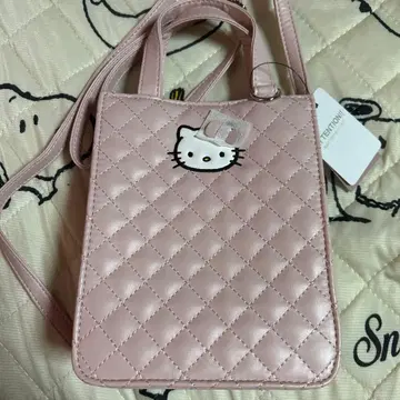 LOWRYSFARM 헬로키티 me% 퀼팅 miniBAG