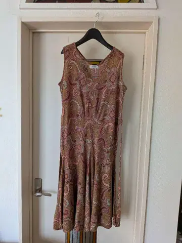 ZUCCA 페이즐리 무늬 슬리브리스 원피스