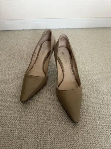 GIORGIO ARMANI 베이지 하이힐 34