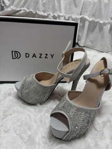 DAZZY 실버 비쥬 하이힐