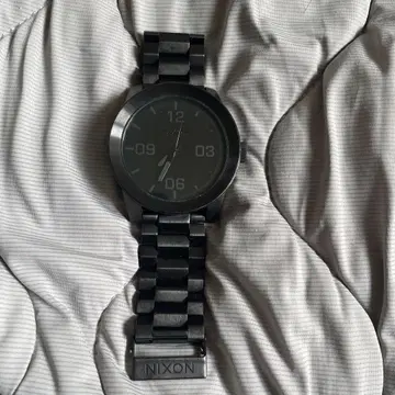 NIXON 블랙 아날로그 시계