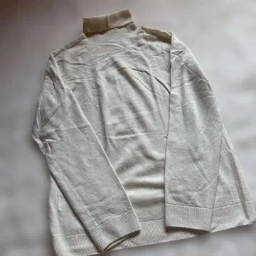 UNIQLO 캐시미어 100% 아이보리 터틀넥 니트