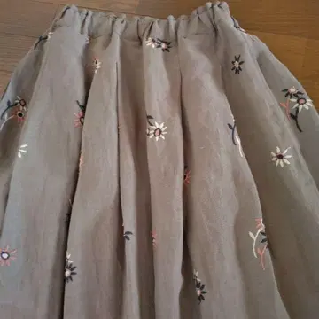 자수 플레어 스커트