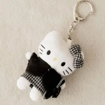 LOWRYSFARM 헬로키티 트위드 블랙 체크 키링